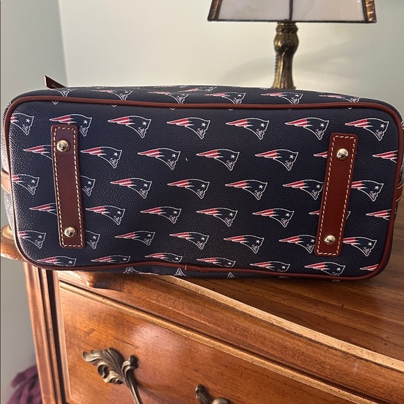 NWT Dooney & Bourke New England Patriots Tote NFL Handbag Orig $298 - Picture 4 of 8